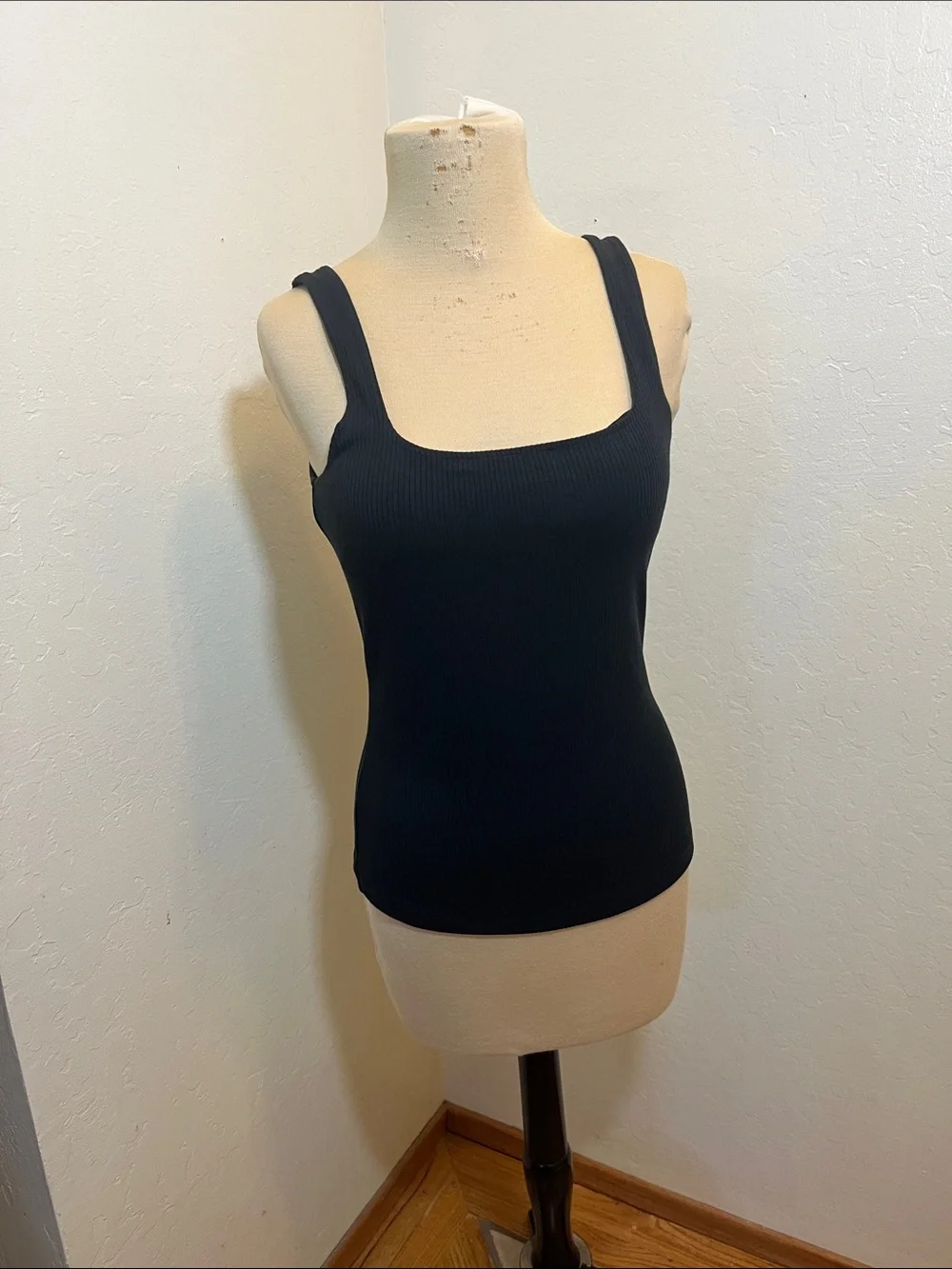 ALO Yoga NWOT Black Ribbed Square Neck Tank M - Picture 1 of 9